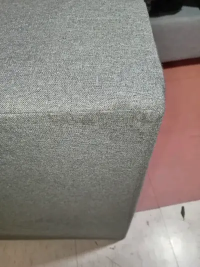 Sofá seccional gris - miniatura 2