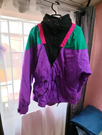 Chaqueta deportiva morada y negra - miniatura 1
