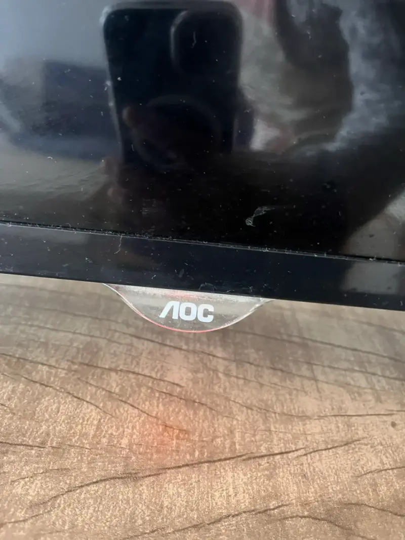Televisor Aoc con mueble de TV de madera - 2