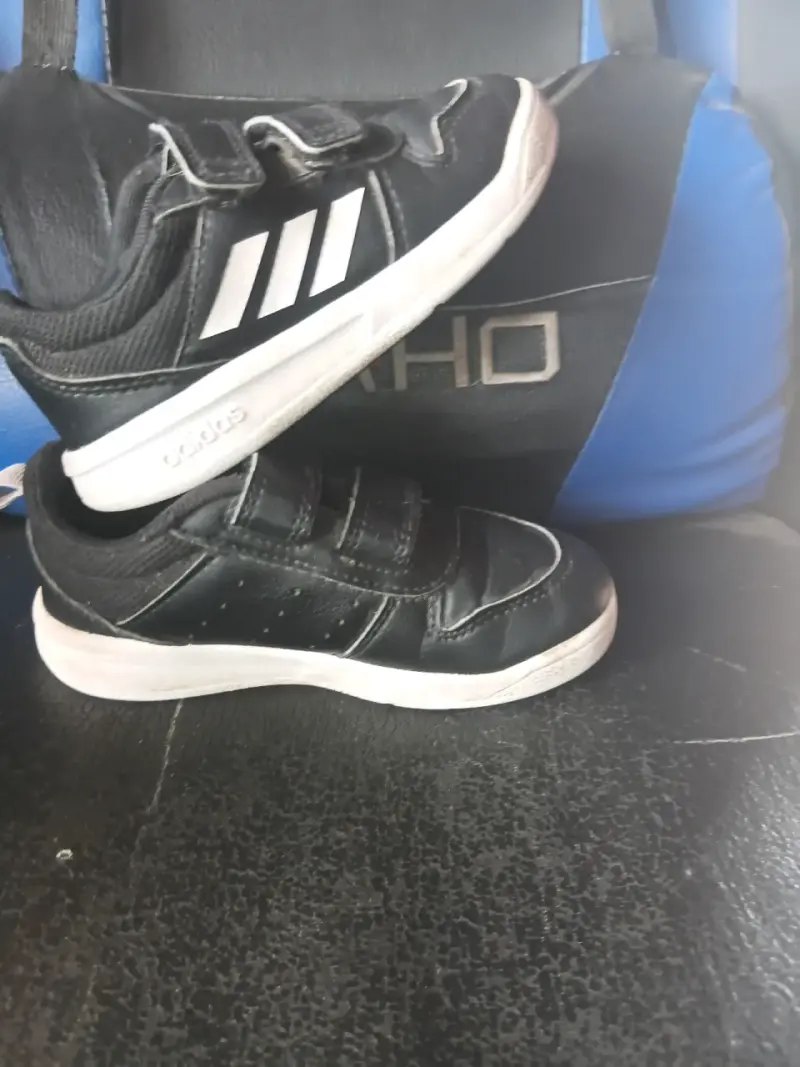Zapatillas negras Adidas para niño numero 25 - 1