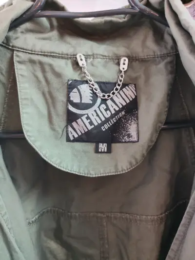 Parka verde con capucha - miniatura 2