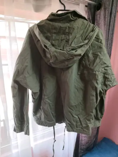 Parka verde con capucha - miniatura 3