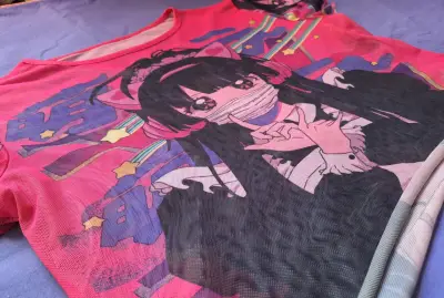 Blusa de malla rosa con estampado anime - miniatura 2