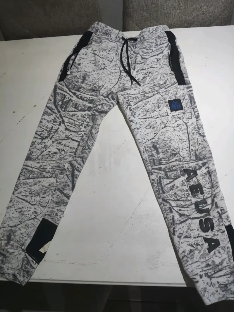 Pantalones deportivos grises estampados talla xs - 1