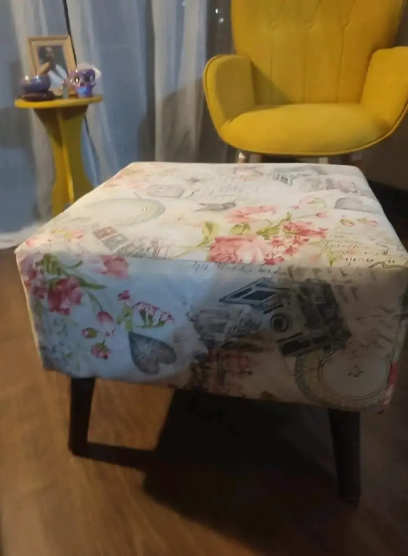 Puff floral decorativo - 1