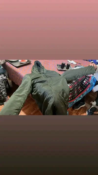 Parka verde con capucha - miniatura 1