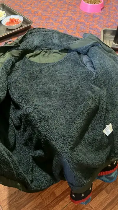 Parka verde con capucha - miniatura 3