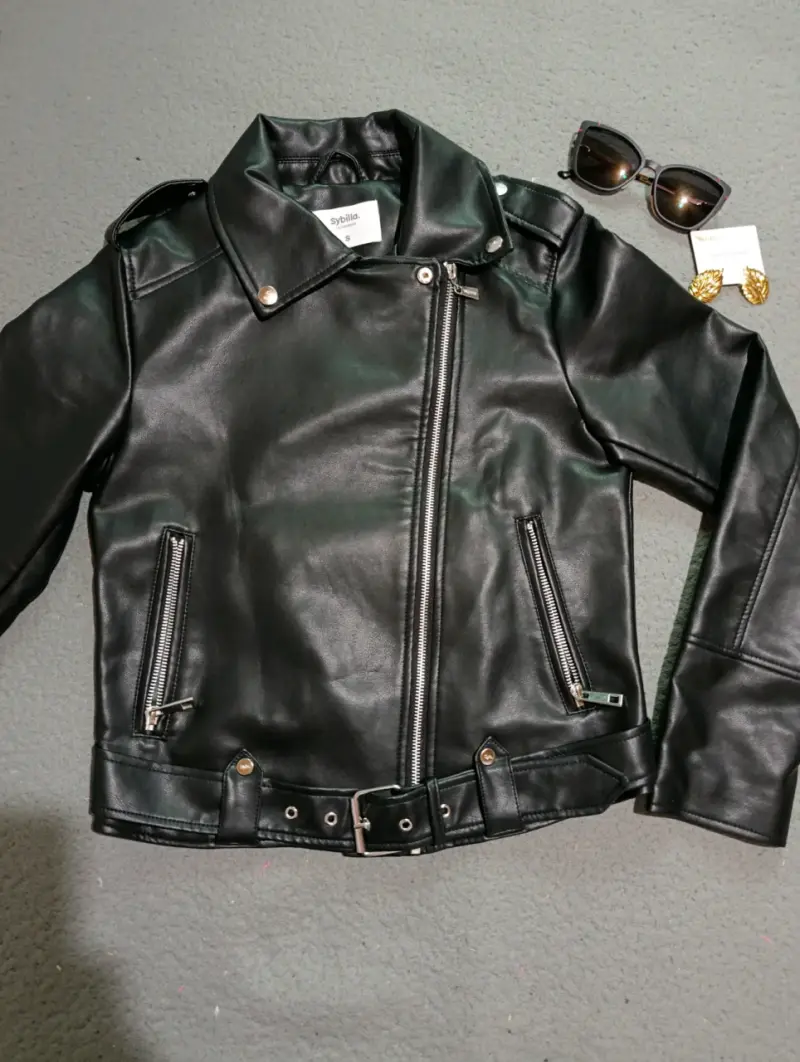 Chaqueta de cuero negra