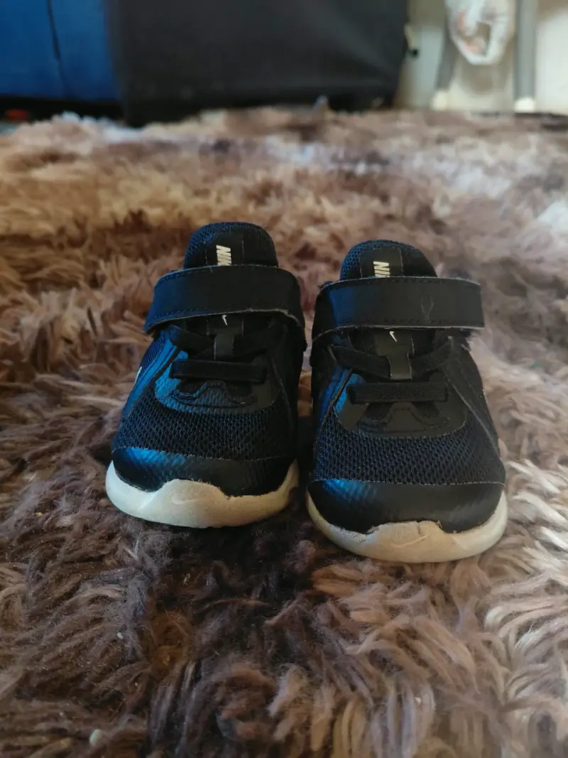 Zapatillas negras de niño con velcro - 3