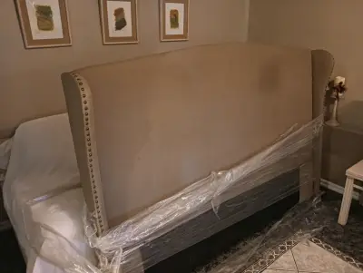 Respaldo de cama tapizado beige - miniatura 1