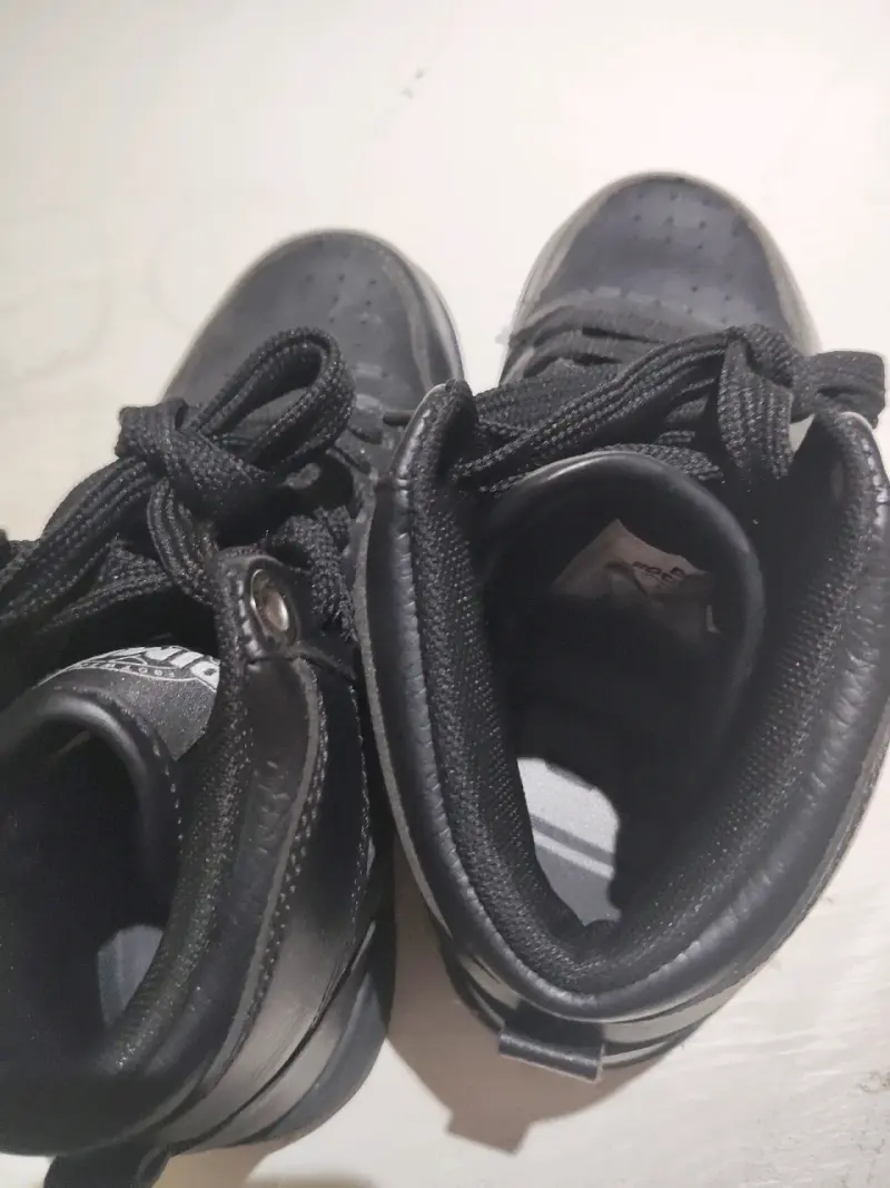 Zapatillas negras deportivas - 4