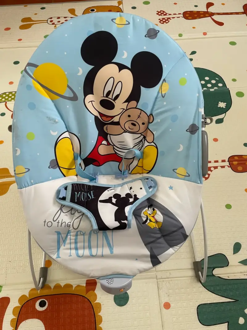 Silla mecedora Mickey Mouse - 1