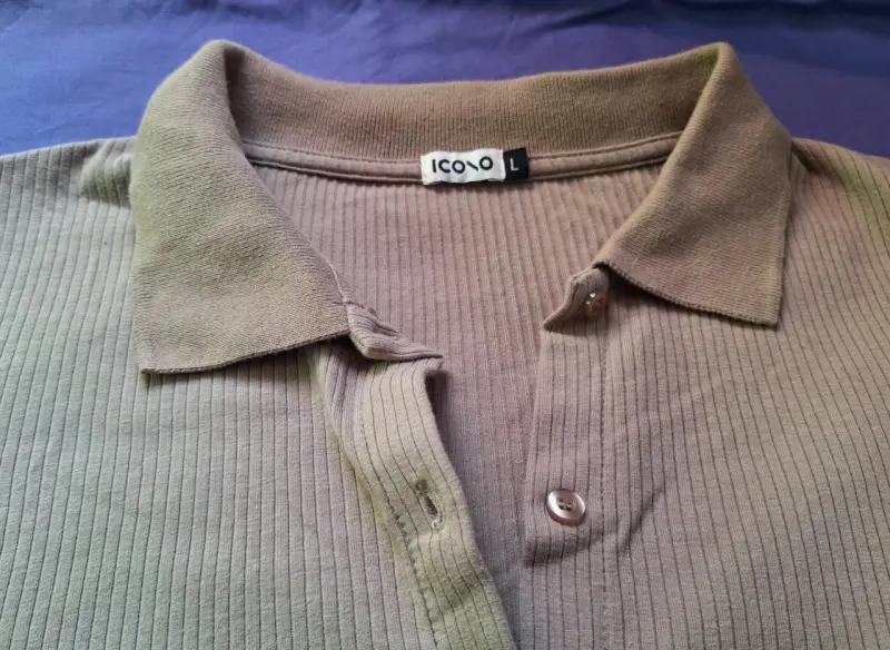 Polera beige de botones - 4