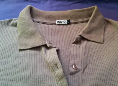 Polera beige de botones - miniatura 4