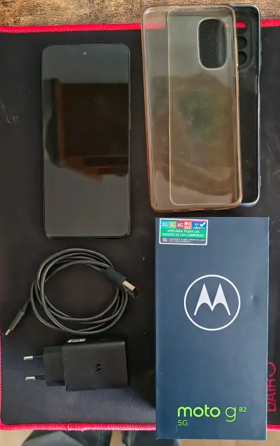 Moto G82 5G con accesorios - miniatura 1