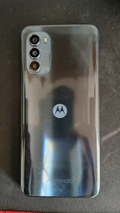 Moto G82 5G con accesorios - miniatura 3