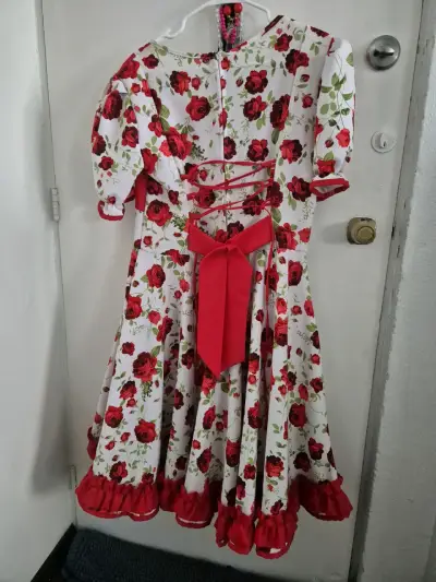 Vestido floreado rojo y blanco - miniatura 2
