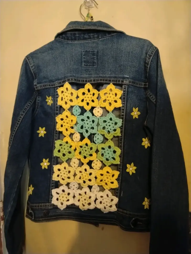 Chaqueta de mezclilla intervenida - 2