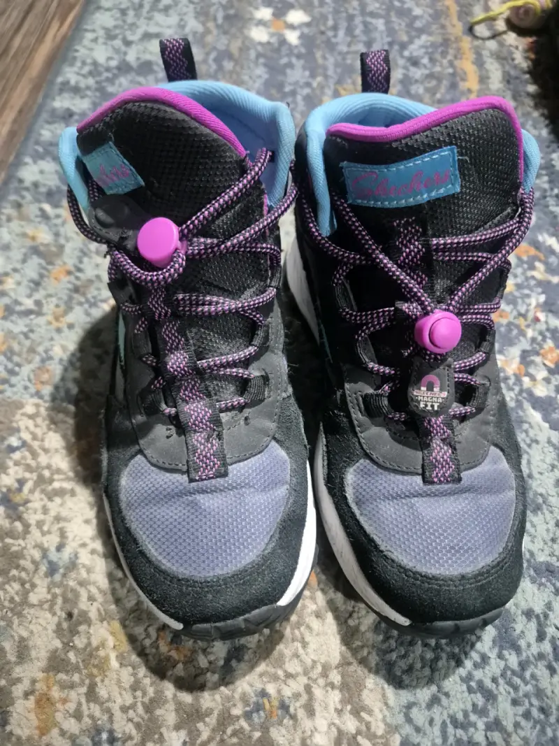 Zapatillas Skechers negras y rosadas - 2