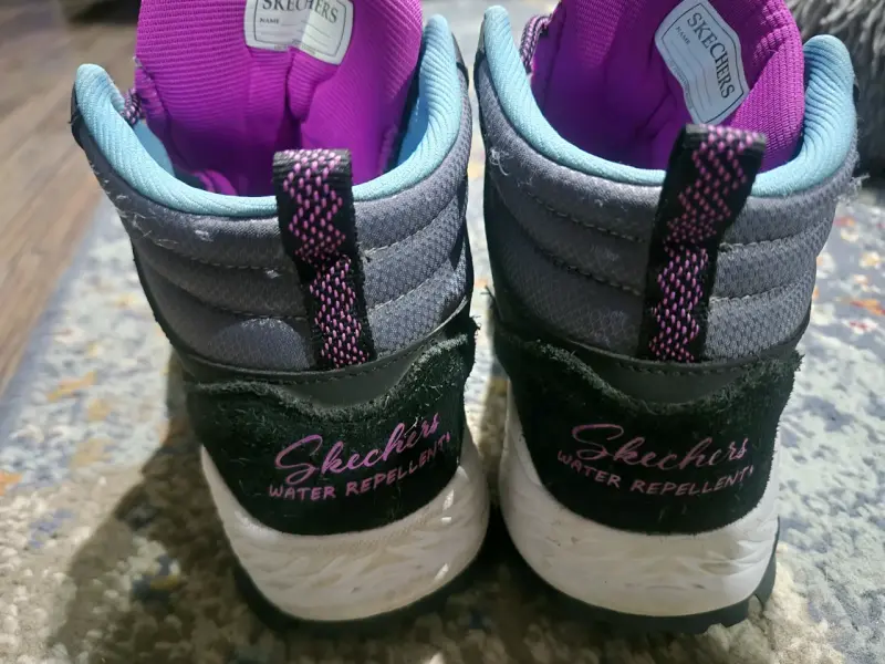 Zapatillas Skechers negras y rosadas - 3