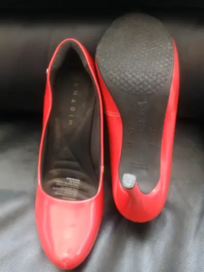 Zapato de tacón rojo - miniatura 2