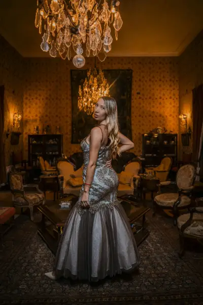 Vestido de gala brillante - miniatura 4