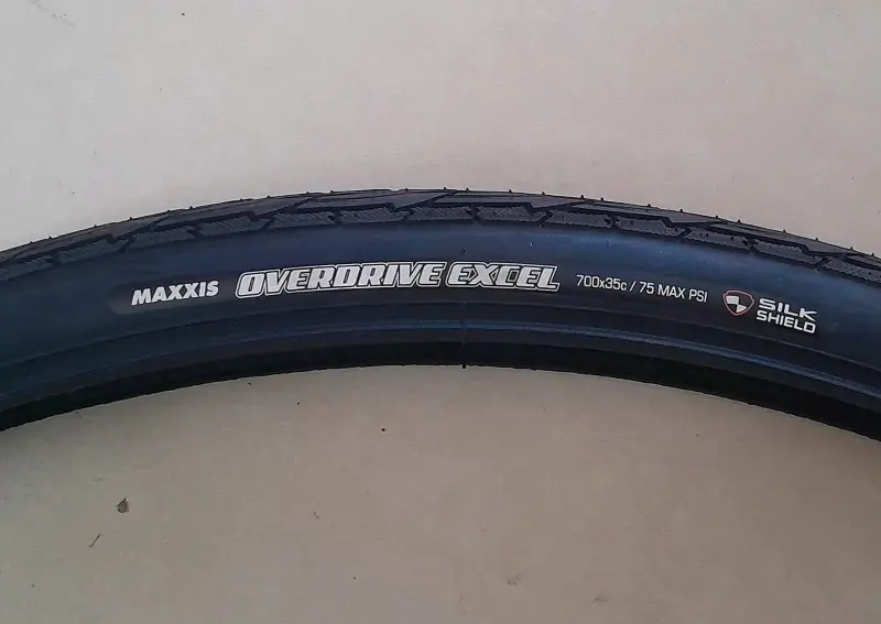 Neumático Maxxis Overdrive Excel 700x35c - 2