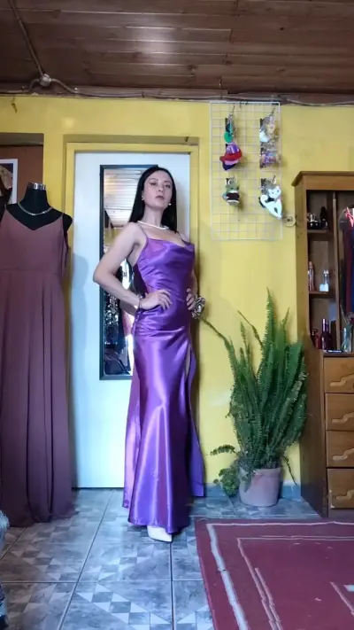Vestido largo lila satinado - miniatura 1