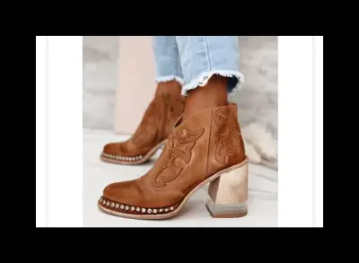 Botines de cuero camel con tacón - miniatura 1