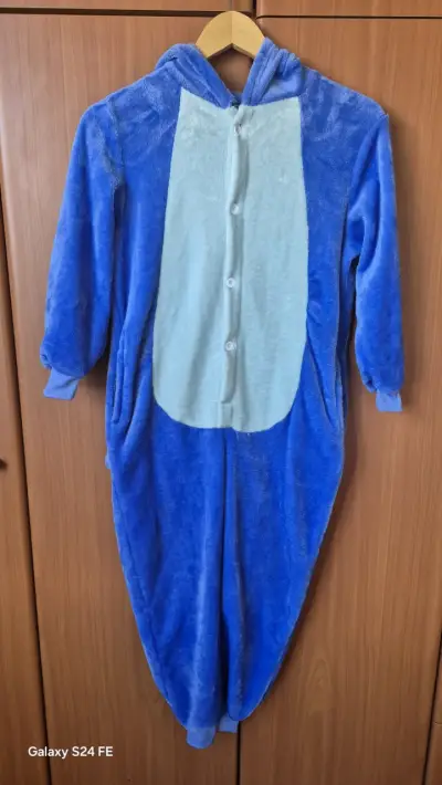 Pijama enterizo azul con capucha - miniatura 1