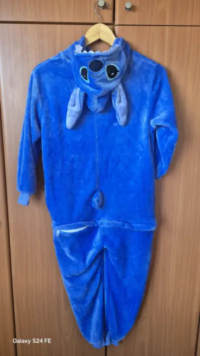 Pijama enterizo azul con capucha - miniatura 2