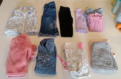 Ropa de bebé variada - miniatura 1