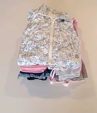Ropa de bebé variada - miniatura 2