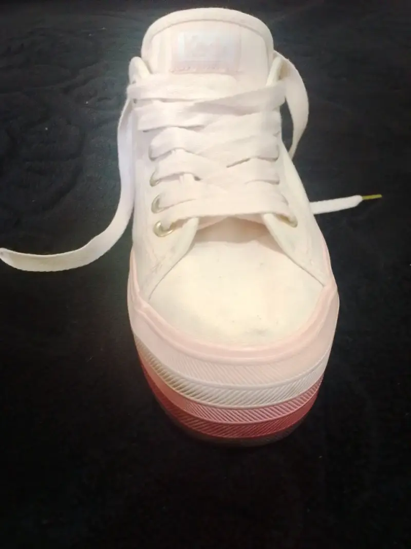 Zapatillas blancas con suela rosa - 4