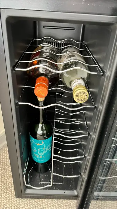 Cava  de vinos negra con puerta de vidrio - miniatura 2