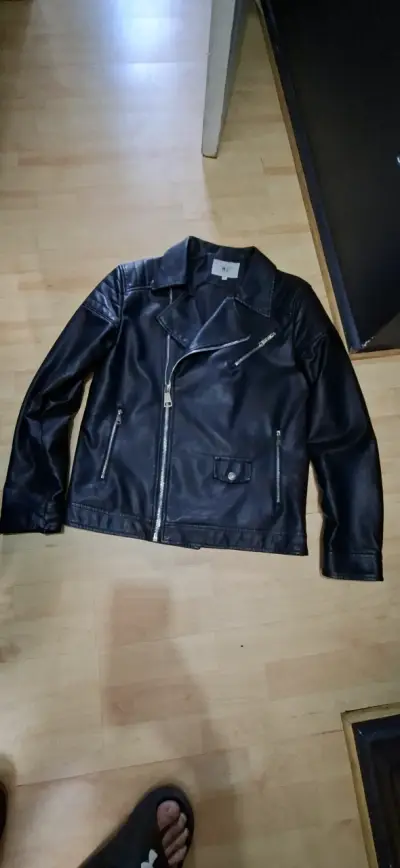 Chaqueta de cuero negra talla M - miniatura 1