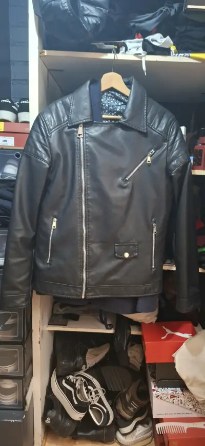 Chaqueta de cuero negra talla M - miniatura 2