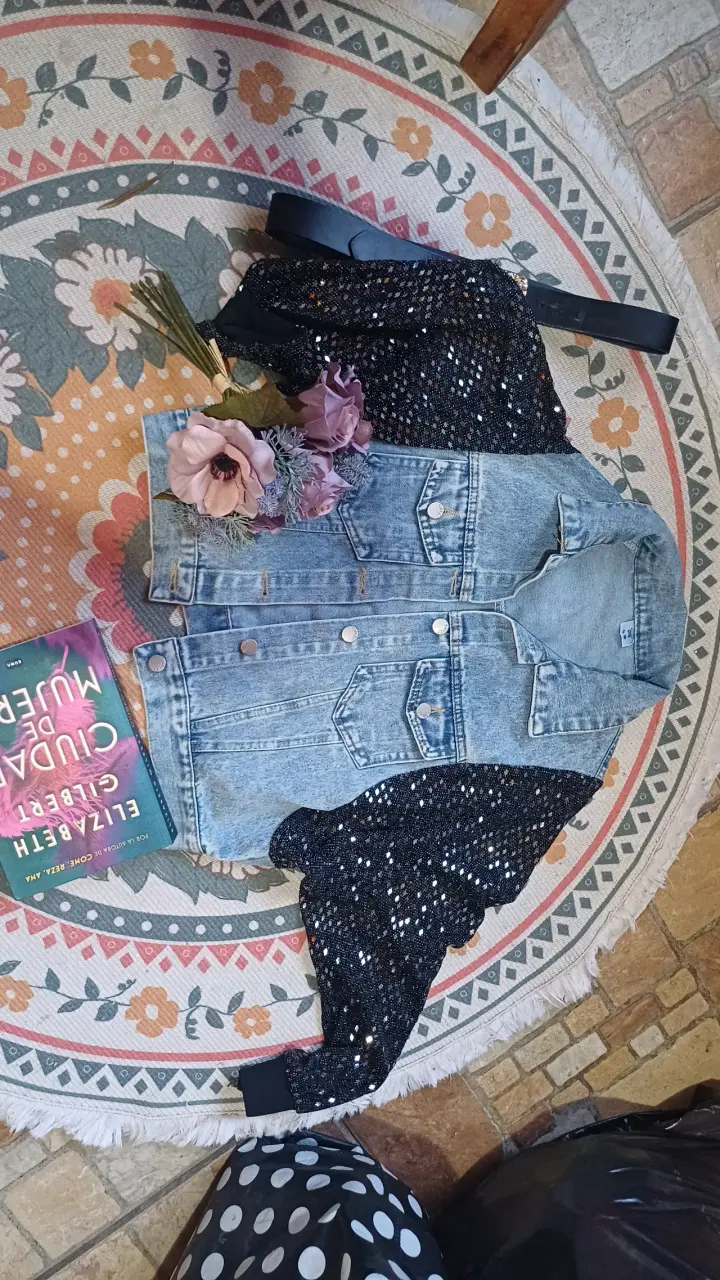 Chaqueta mezclilla y lentejuelas