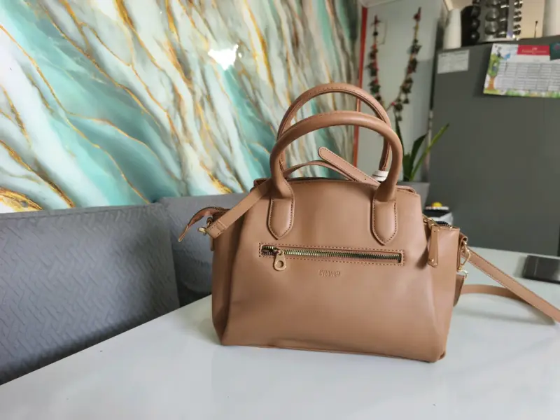 Cartera café de cuero cyzone - 1