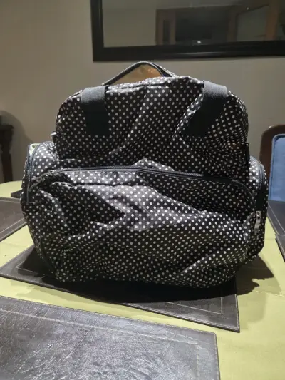 Mochila maternidad pañalera negra con lunares - miniatura 1