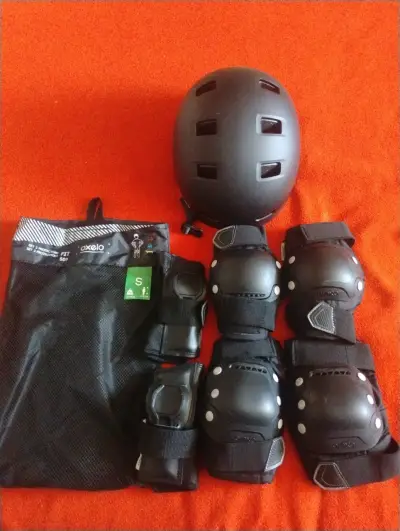 Set de protecciones para patinaje incluye casco - miniatura 1