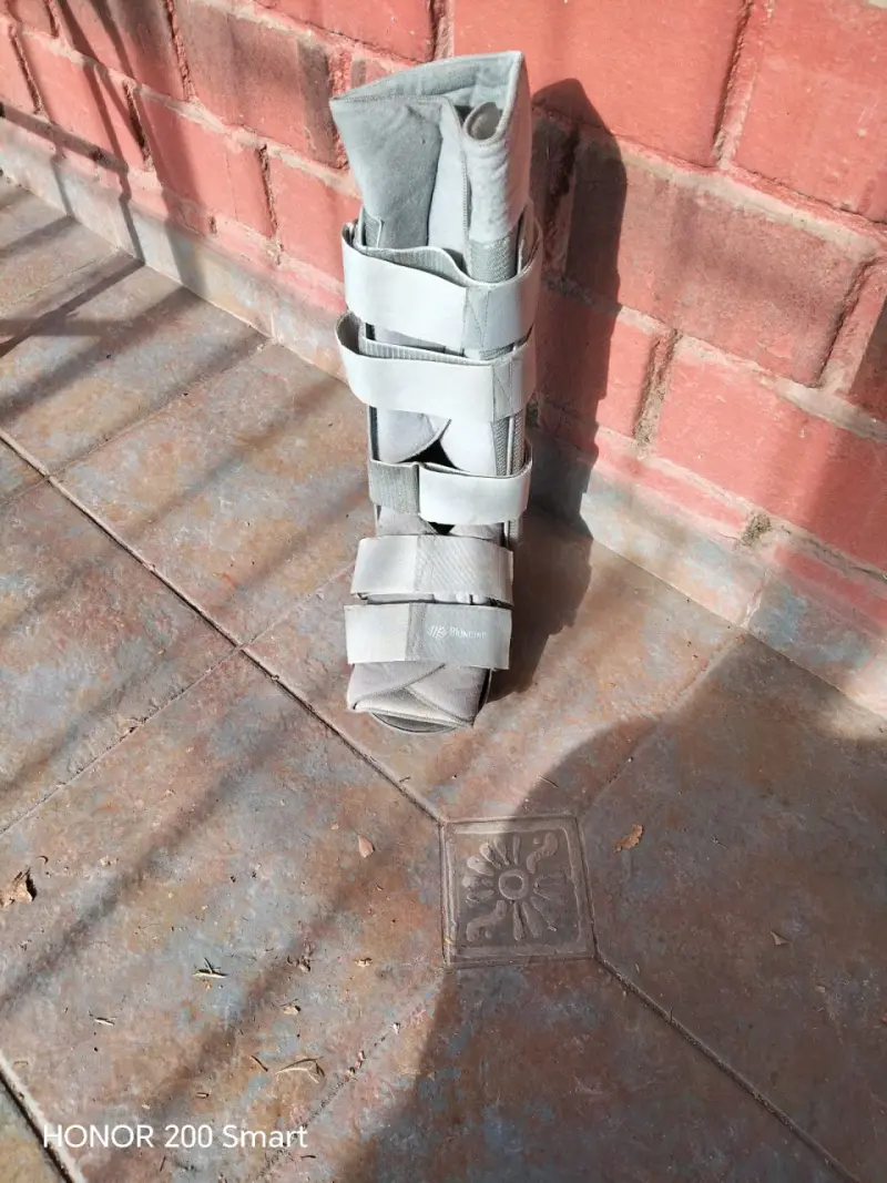 Bota ortopédica gris