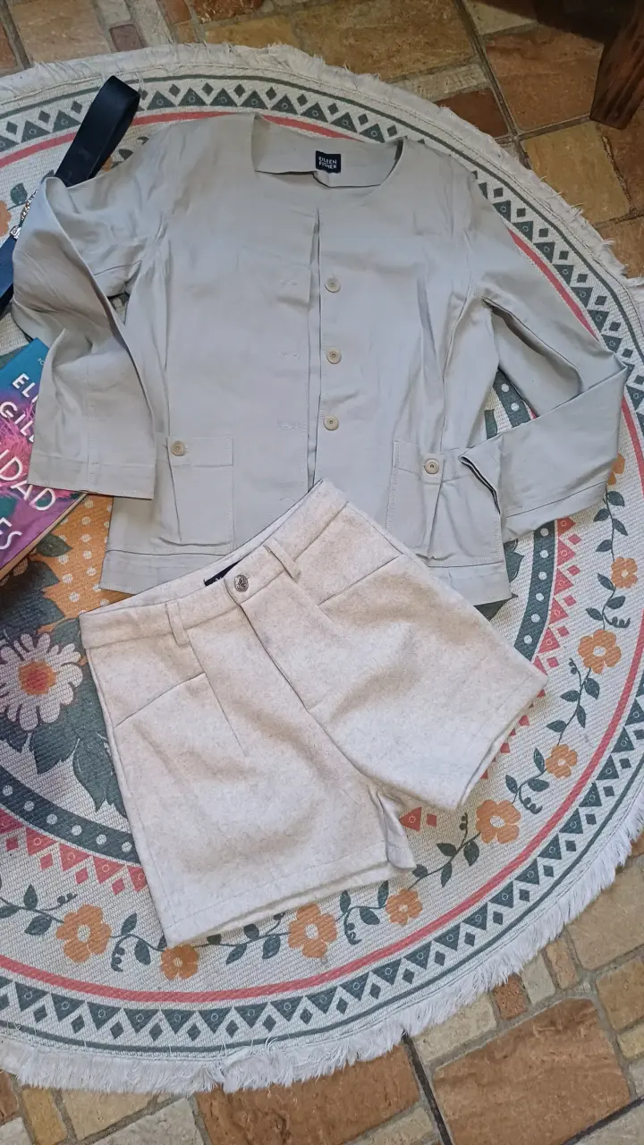 Conjunto blazer y shorts beige