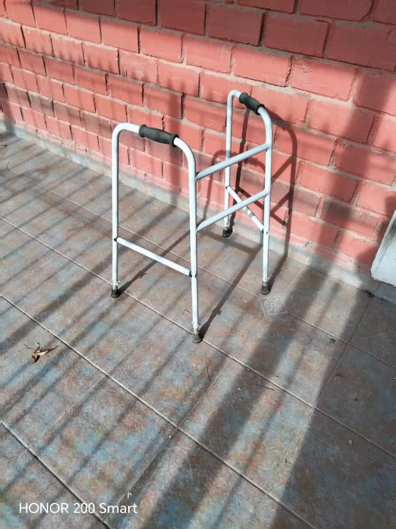 Andador plegable para adultos