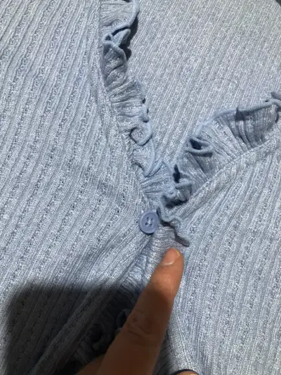 Cárdigan azul con volados - miniatura 3