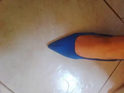 Tacones azul eléctrico elegantes - miniatura 6
