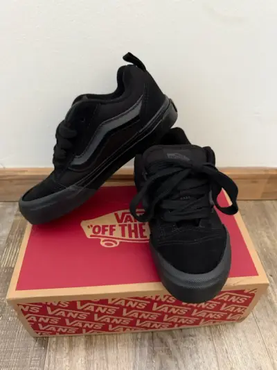 🔥VANS KNU SKOOL TRIPLE BLACK ORIGINALES🔥 - miniatura 1