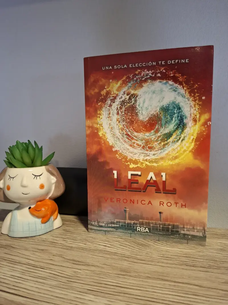 Libro Leal de Veronica Roth - 1