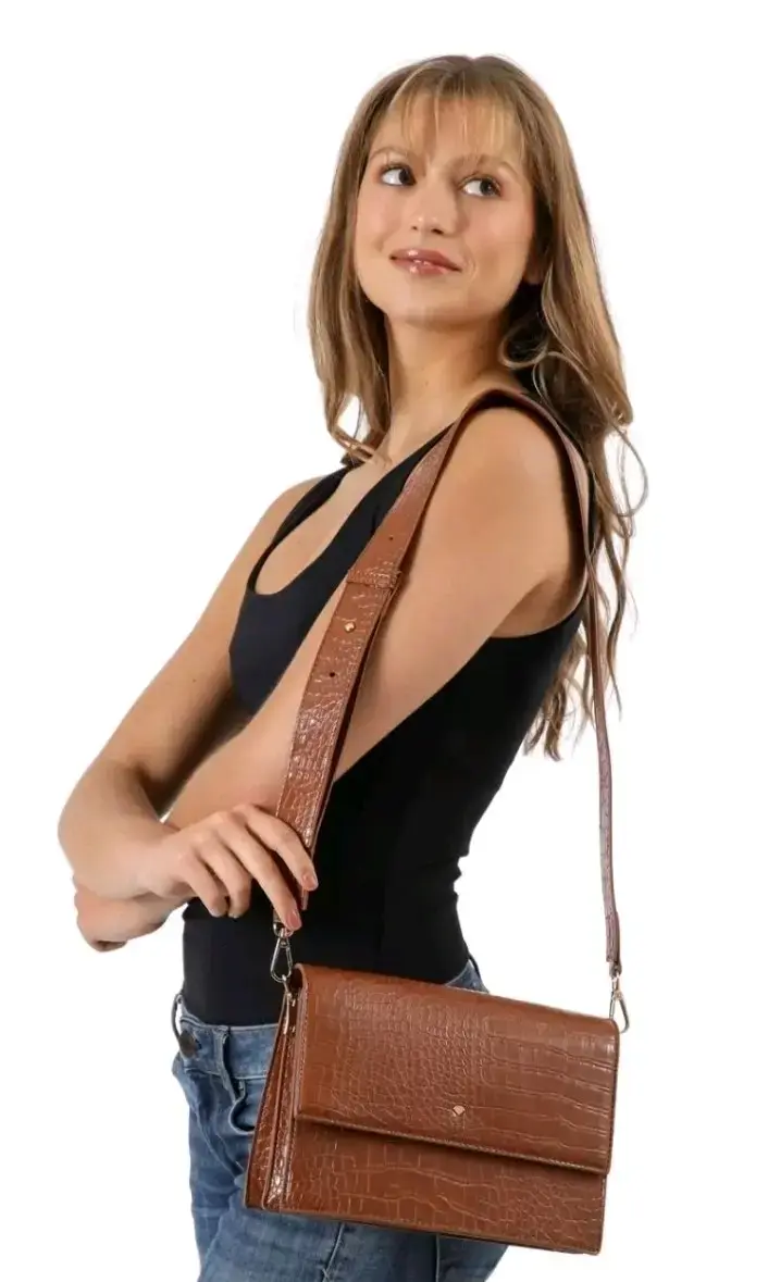 Cartera marrón tipo cocodrilo - 2
