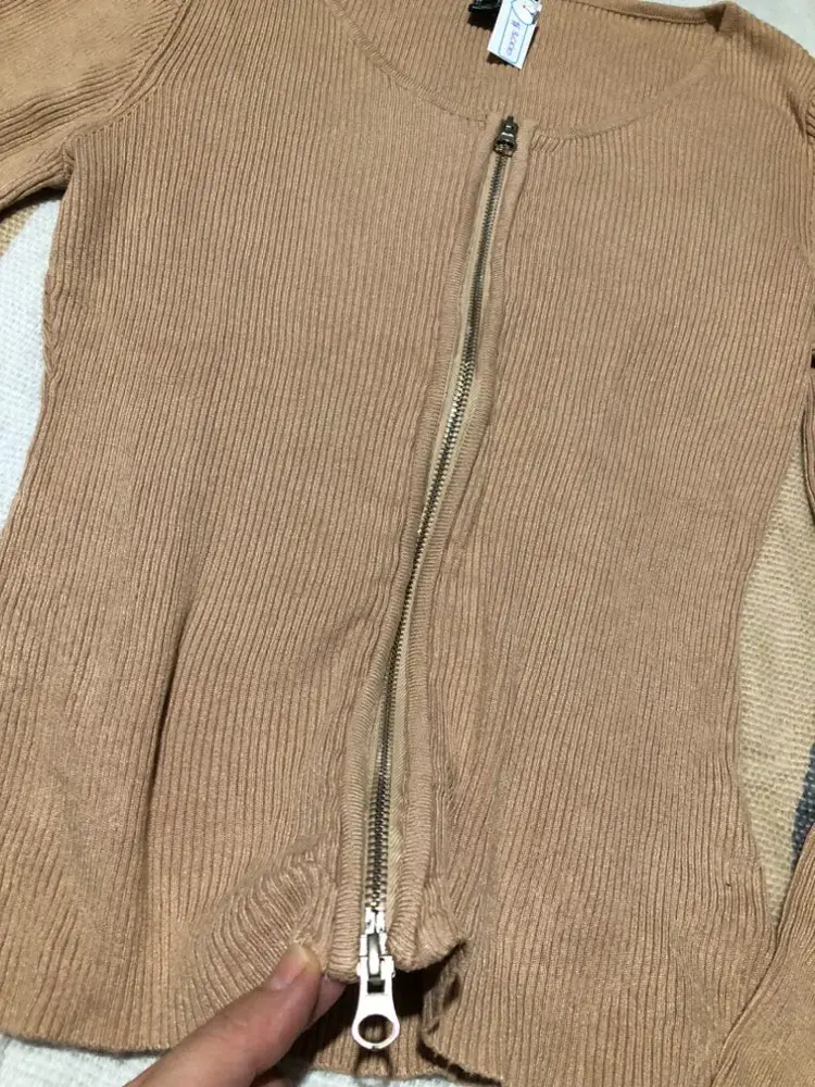 Chalequito beige con cierre - 2